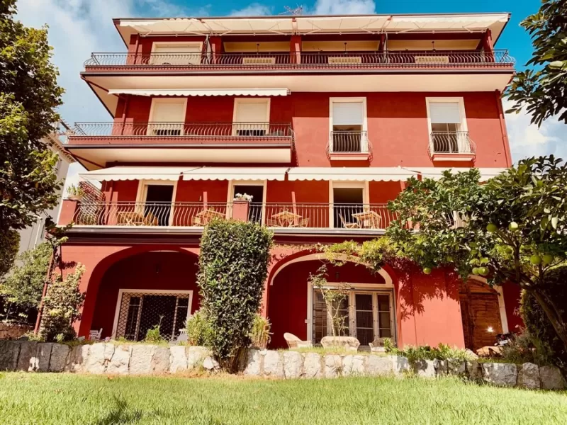 Chambre d'hôte, Menton, La Fabrique à Poupées