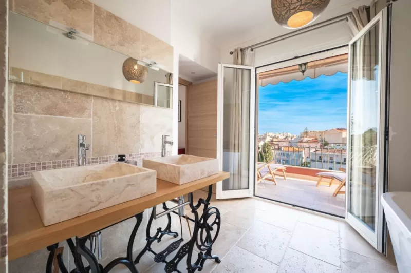 La Chambre de Rosy, Menton, La Fabrique à Poupées