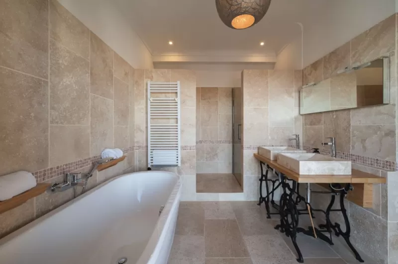 La Chambre de Rosy, Menton, La Fabrique à Poupées