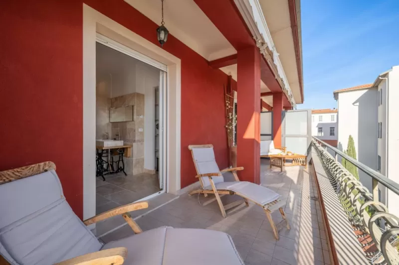 La Chambre de Rosy, Menton, La Fabrique à Poupées