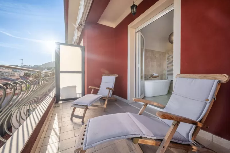 La Chambre de Rosy, Menton, La Fabrique à Poupées
