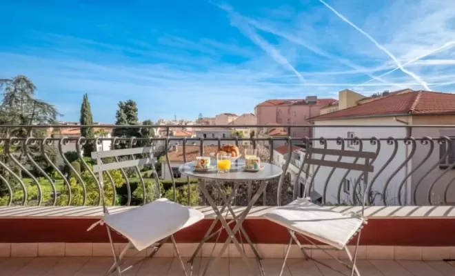 Location de chambres d'hôtes vers Monaco, Menton, La Fabrique à Poupées